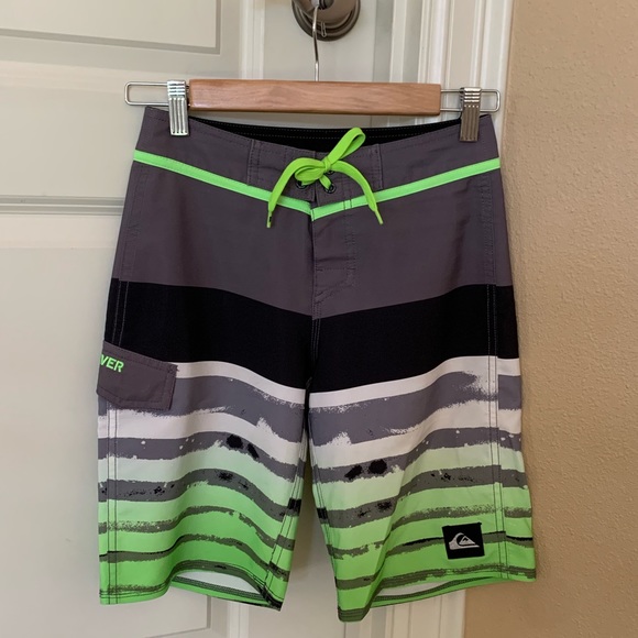 boys quicksilver shorts